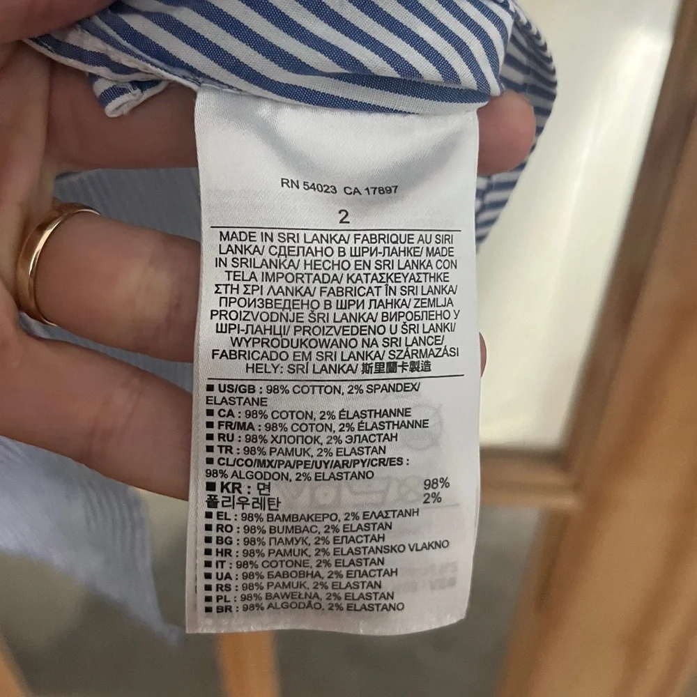 Banana Republic blue and white striped shirt. Sz 2 non iron fitted - Picture 4 of 5